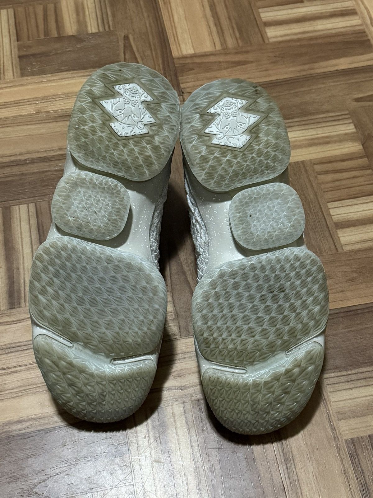 Nike Nike LeBron 15 Ghost Size US 11 / EU 44 - 5 Thumbnail