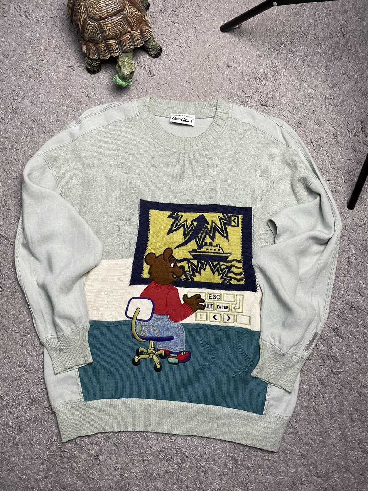 Carlo Colucci × Vintage Vintage Carlo Colucci Bear At The Computer Sweater Size US XL / EU 56 / 4 - 1 Thumbnail