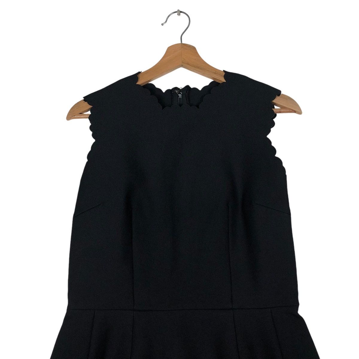Comme des Garcons CDG BLACK DRESS WITH SCALLOPED EDGES & WIDER HIPS SPRING 99 Size M / US 6-8 / IT 42-44 - 15 Thumbnail