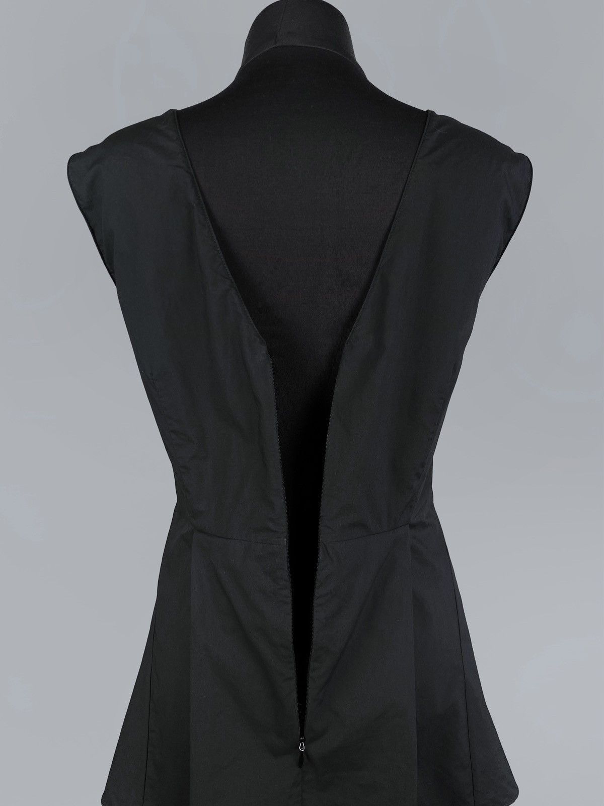 Marni Women's MARNI V-Neck Black Sleeveless Top Shirt Size 42 Size M / US 6-8 / IT 42-44 - 7 Thumbnail