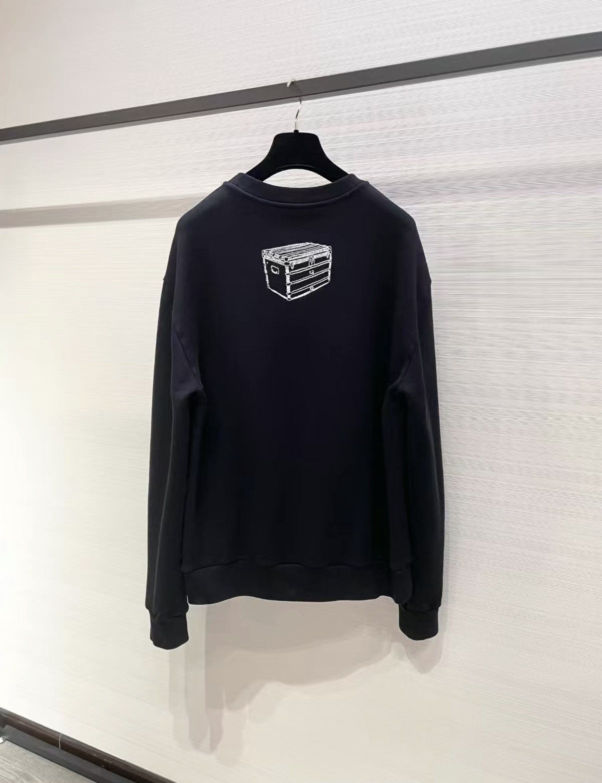 Louis Vuitton LV Trendy Black Long Sleeve Crew Neck Sweatshirt J33 Size XL / US 12-14 / IT 48-50 - 2 Thumbnail