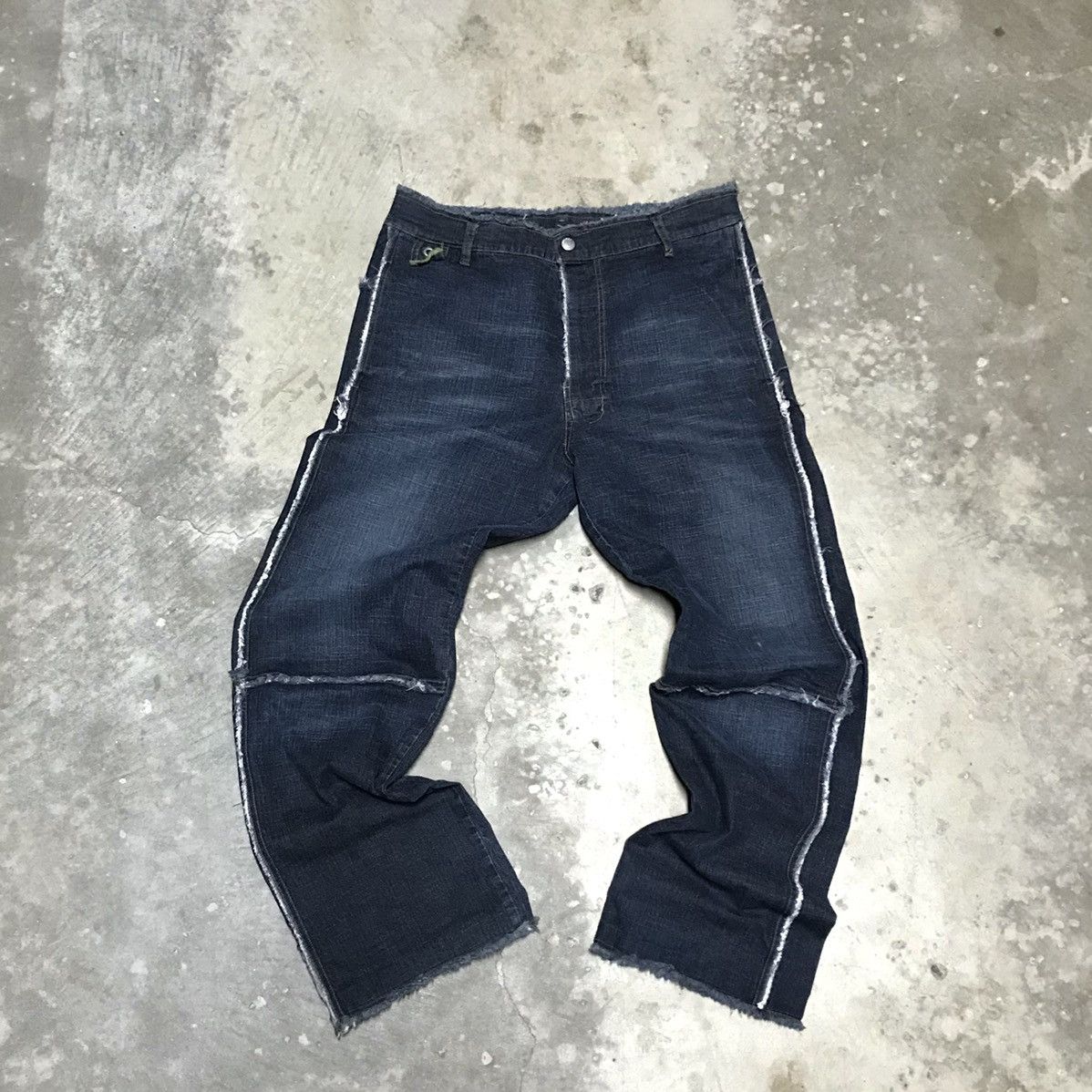 Diesel × Vintage Crazy Vintage Y2K Diesel Baggy Wide Leg Distressed Jeans Size US 34 / EU 50 - 1 Thumbnail