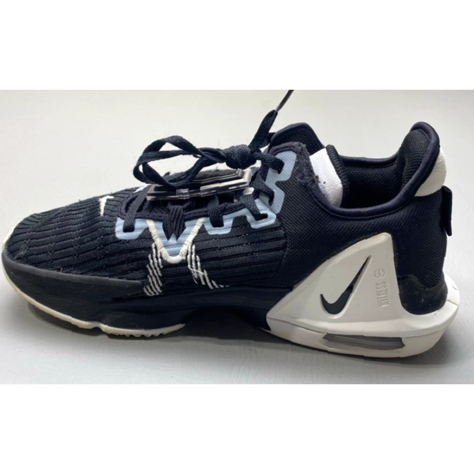 Nike Nike LeBron James Witness V6 HO21 DO9843-002 Mens Sz 10.5 Black White Nike LeBron Witness V6 Shoe Mens Sz 10.5 Black White DO9843-002 Size US 11 / EU 44 - 4 Thumbnail