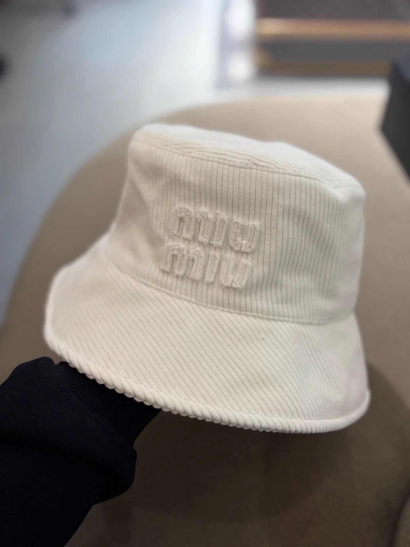 Miu Miu MIU MIU 23 White Flocked Logo Fisherman Hat M Size ONE SIZE - 1 Thumbnail