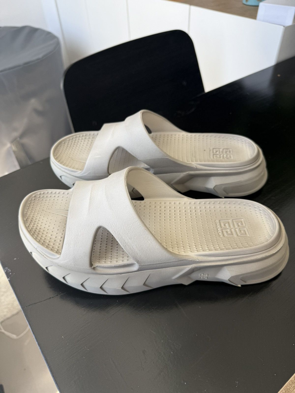 Givenchy GIVENCHY marshmallow slide sandals men TAUPE Size US 11 / EU 44 - 4 Thumbnail