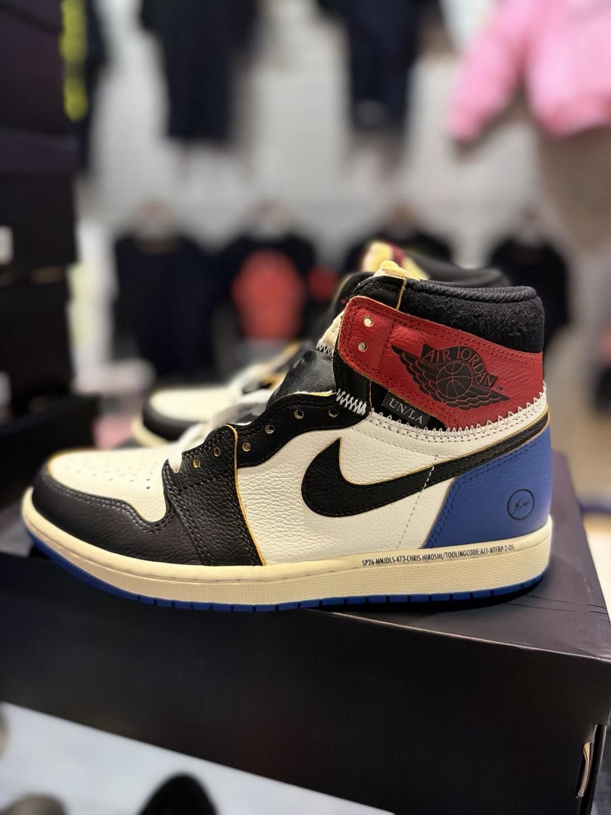 Jordan Brand Air Jordan 1 x Union x Fragment Black and Varsity Red (8.5) Size US 8.5 / EU 41-42 - 6 Thumbnail