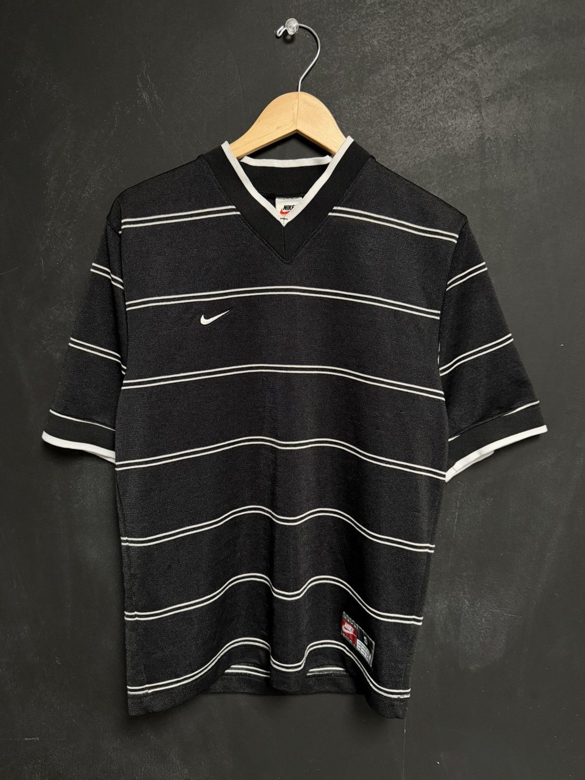 Nike Vintage Nike Striped Soccer Jersey Shirt USA Size US S / EU 44-46 / 1 - 1 Thumbnail