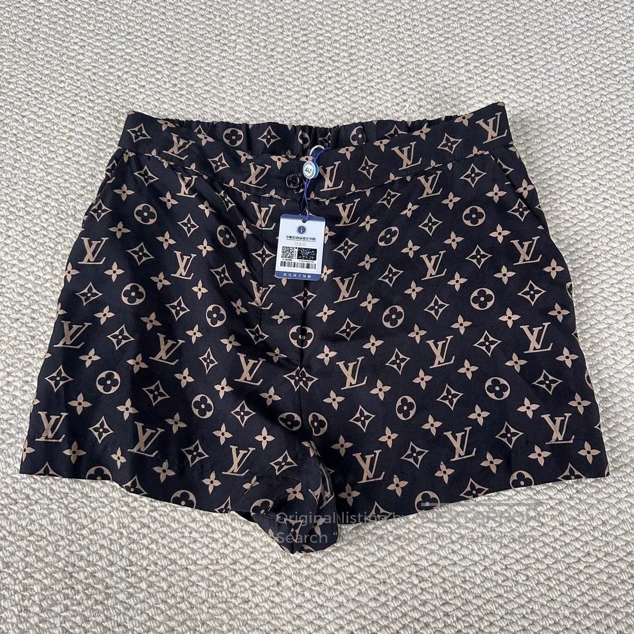 Louis Vuitton Louis Vuitton Monogram Silk Shorts. Size 37" - 1 Thumbnail