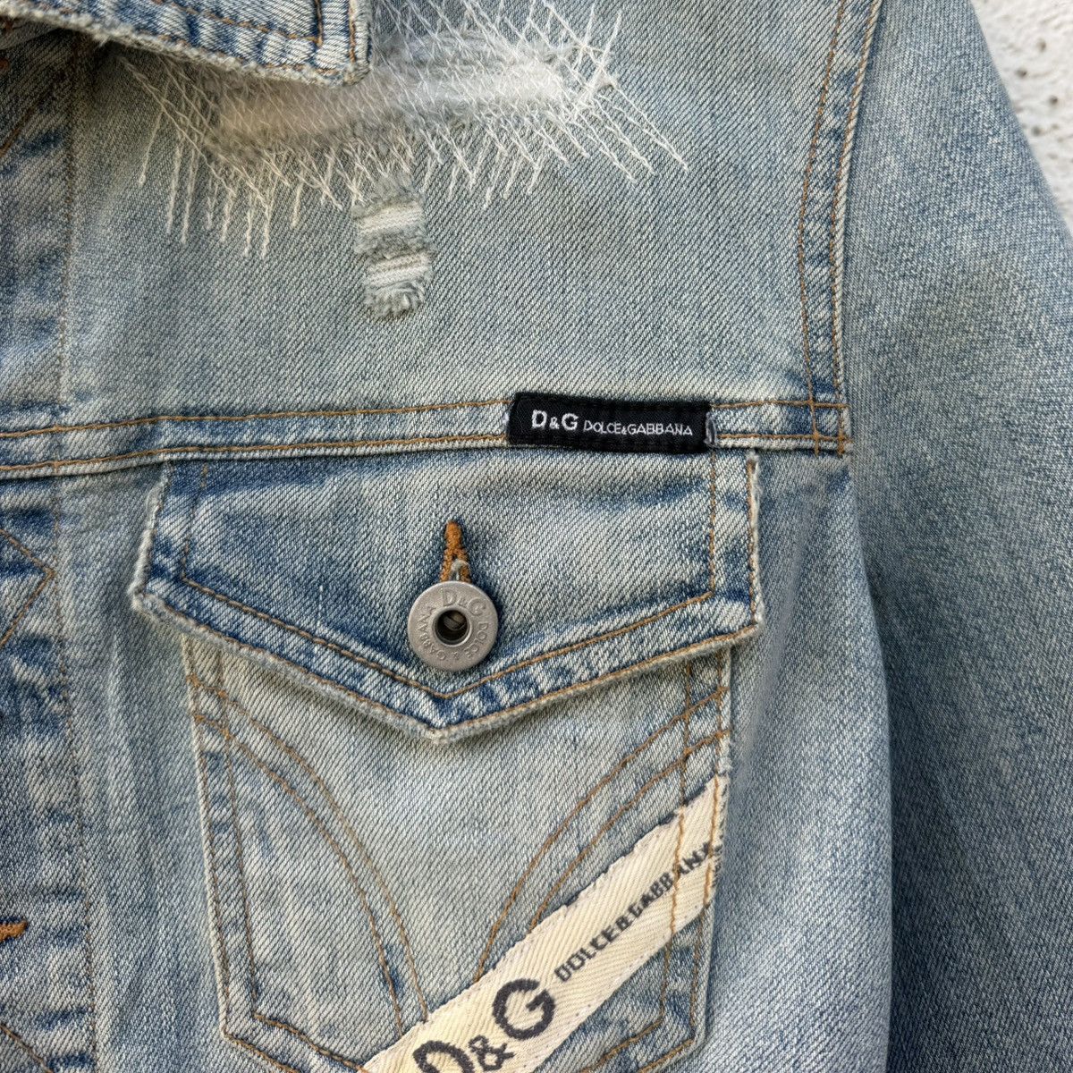 Dolce & Gabbana D&G Distressed Denim Jacket Light Wash Vintage Size XS / US 0-2 / IT 36-38 - 7 Thumbnail