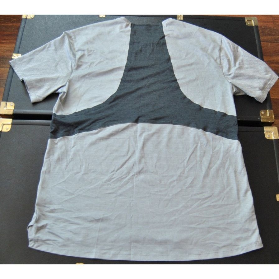 Lululemon Lululemon Two Toned Gray Short Sleeve Shirt Size US L / EU 52-54 / 3 - 7 Thumbnail