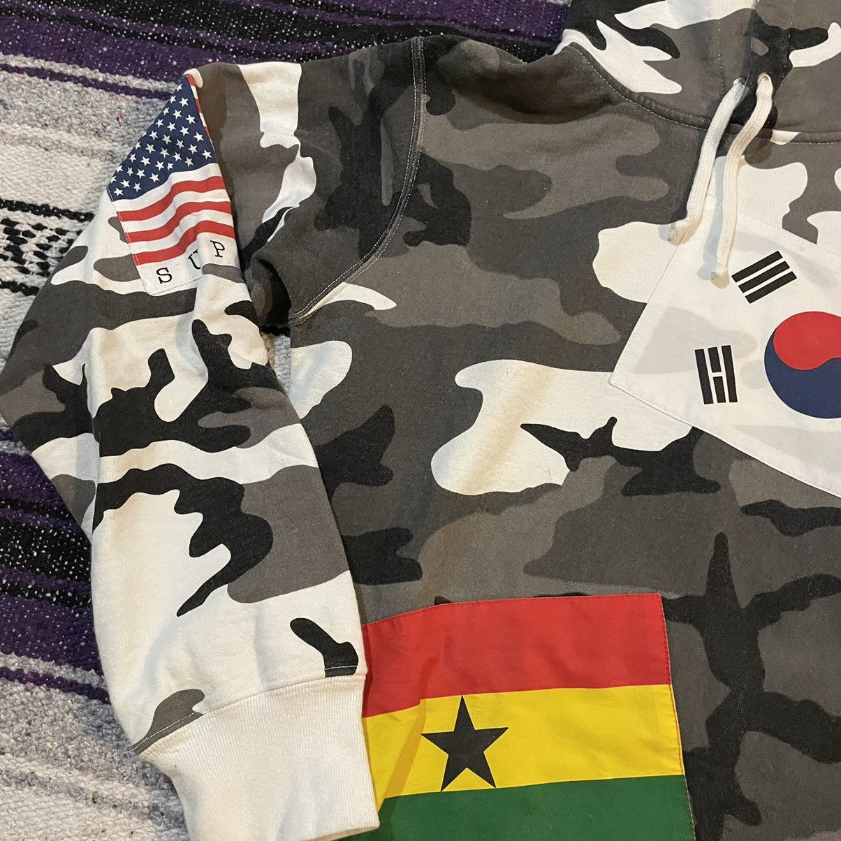 Supreme Supreme Camo Flags Hooded Sweatshirt Size M Size US M / EU 48-50 / 2 - 2 Thumbnail