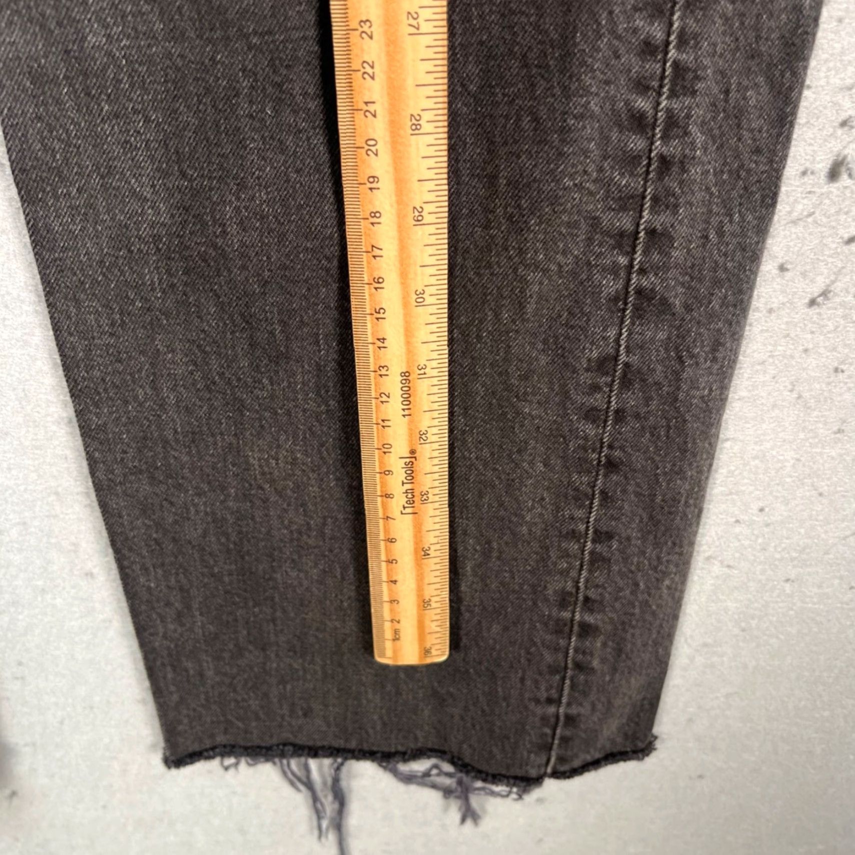 Abercrombie & Fitch Abercrombie & Fitch Jeans 90s Relaxed High Rise Black Frayed Hem Womens 24 / 00s Jeans Womens 24 Black 90s Abercrombie & Fitch Jeans Size 42" / US 20 - 6 Thumbnail