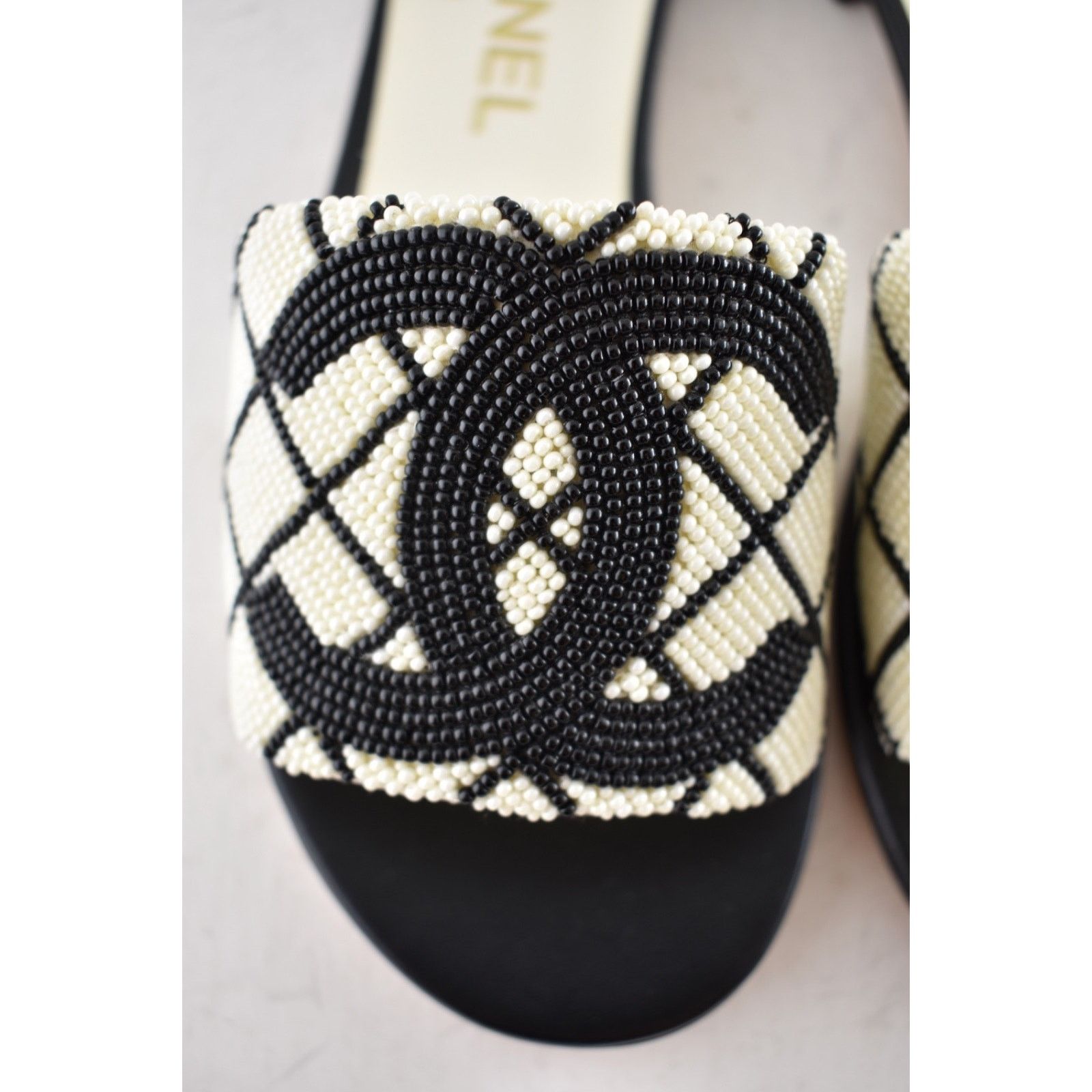 Chanel Chanel 20P Black White Pearl Embroidery CC Logo Slide Slip Size US 6 / IT 36 - 11 Thumbnail