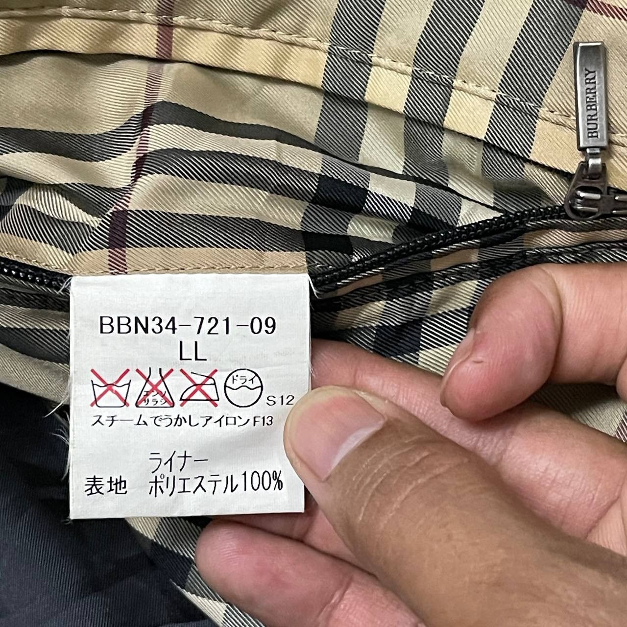 Burberry Vintage Burberry London Nova Check Quilted Jacket Distressed Size US L / EU 52-54 / 3 - 13 Thumbnail
