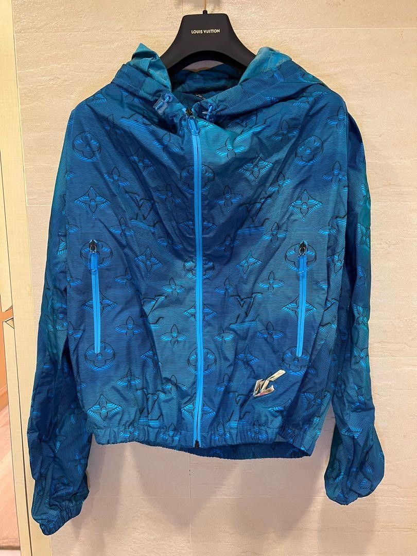 Louis Vuitton Printed Nylon Windbreaker Blue. Size 50