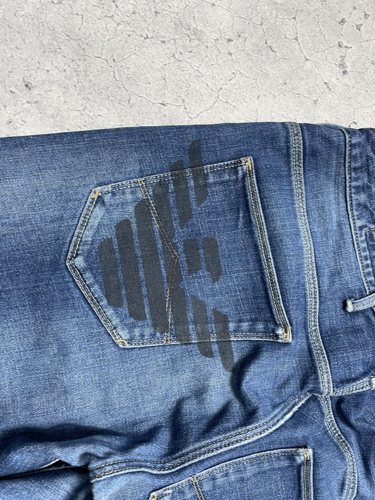 Emporio Armani Emporio Armani Denim Big Logo Rare Luxury Jeans Size 33x32 Size US 32 / EU 48 - 13 Thumbnail