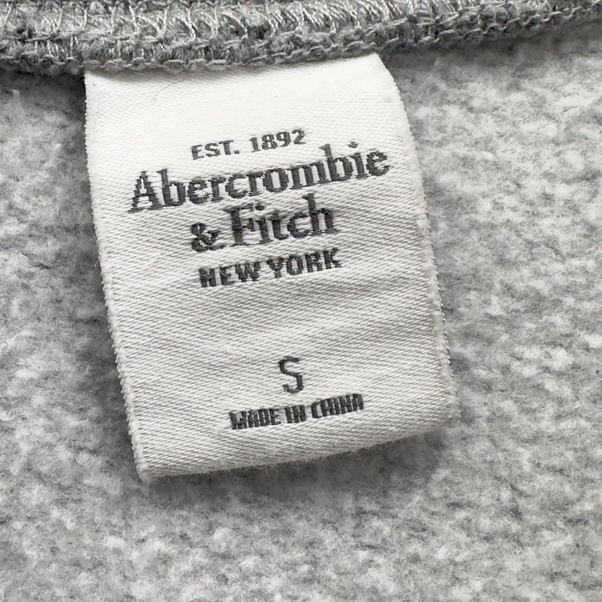 Abercrombie & Fitch ABERCROMBIE & FITCH BIG LOGO EMBROIDED LOGO SWEATSHIRT Size US S / EU 44-46 / 1 - 7 Thumbnail