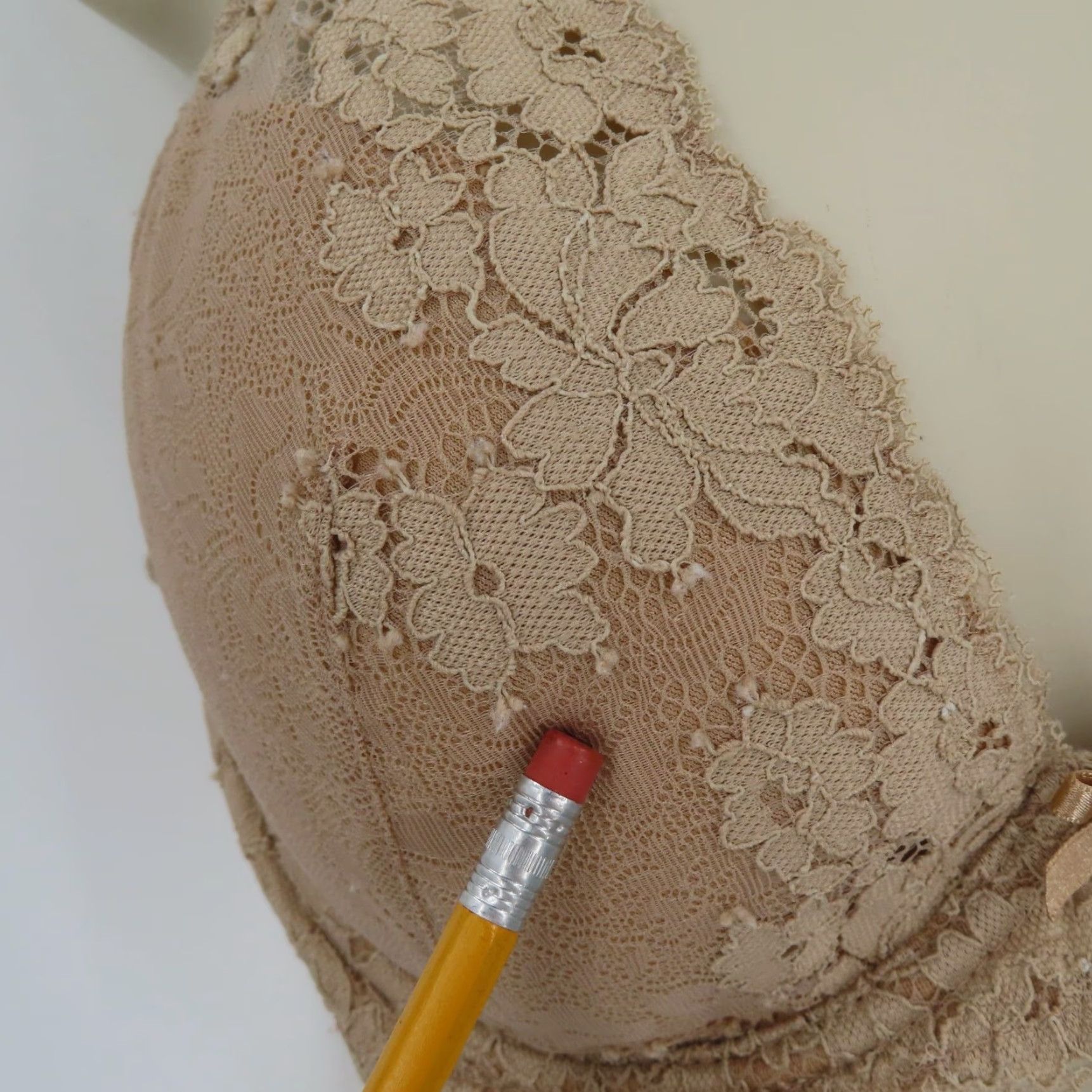 Vintage B Temptd Wacoal 36B Insta Ready Plunge Bra 953229 Beige Lace Underwire Solid Beige Opaque T-Shirt Bra Womens Size ONE SIZE - 3 Thumbnail