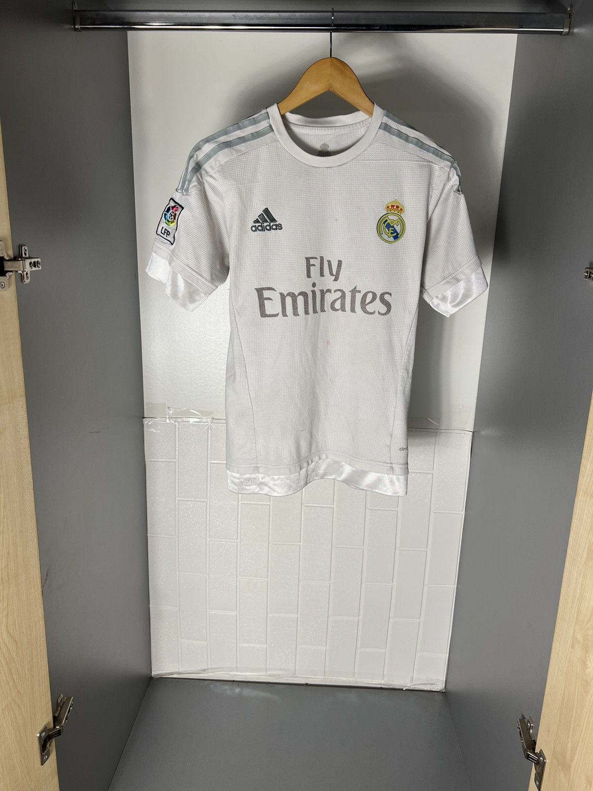 Vintage ADIDAS FC REAL MADRID SPAIN SOCCER JERSEY RETRO BLOKE Y2K Size US S / EU 44-46 / 1 - 2 Thumbnail