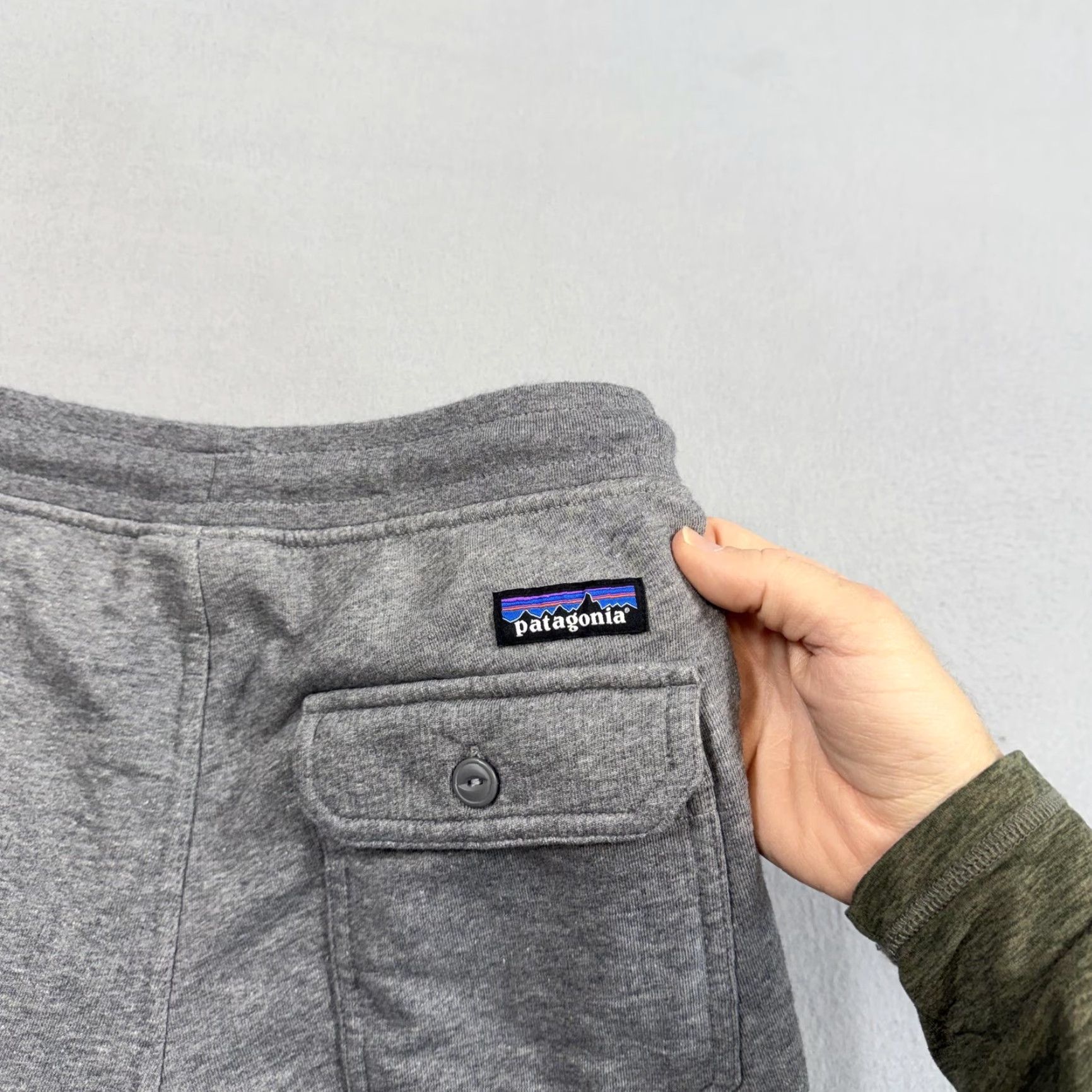 Patagonia Patagonia Shorts Mens XS Gray Sweat Fleece Elastic Waist 9 Inseam Lounge Casual Size US 27 - 2 Thumbnail