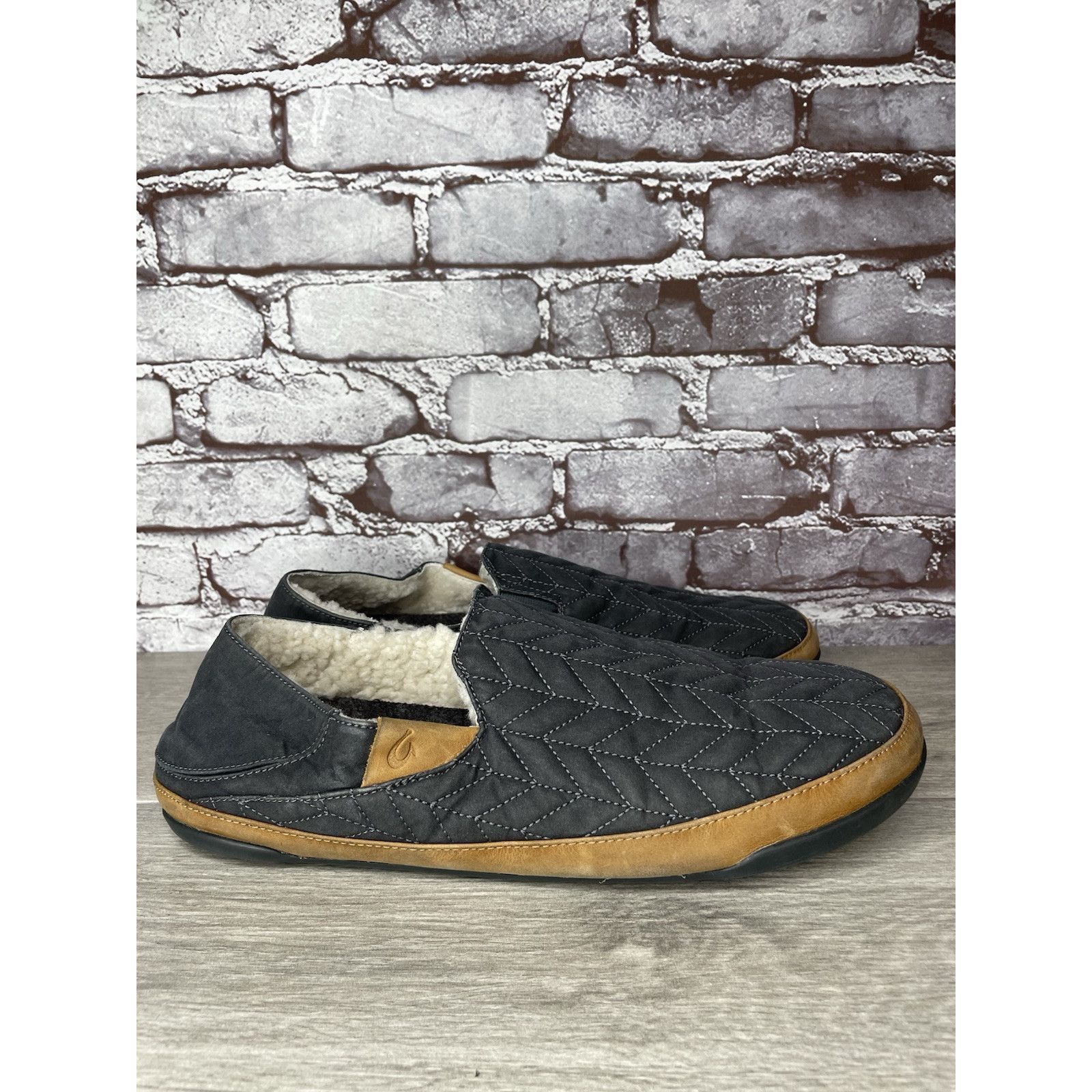 Olukai OluKai Hanohano Waxed Canvas Shadow Gray Wool Shearling Slip Size US 11.5 / IT 41.5 - 20 Thumbnail