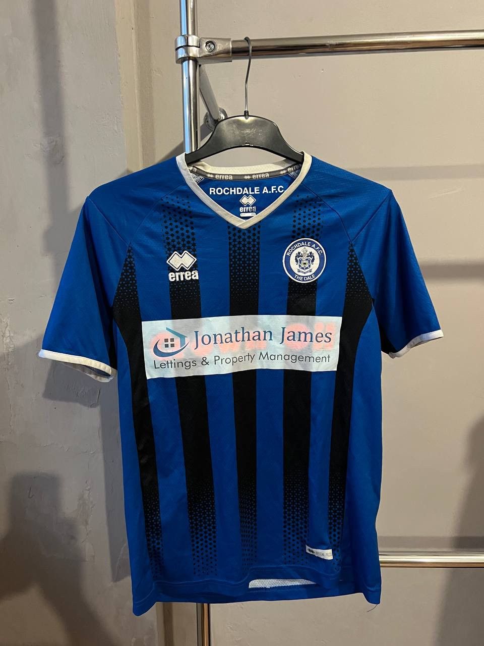 Errea 2018/19 ROCHDALE AFC #3 SPECIAL SOCCER FOOTBALL JERSEY SZ M Size US M / EU 48-50 / 2 - 2 Thumbnail
