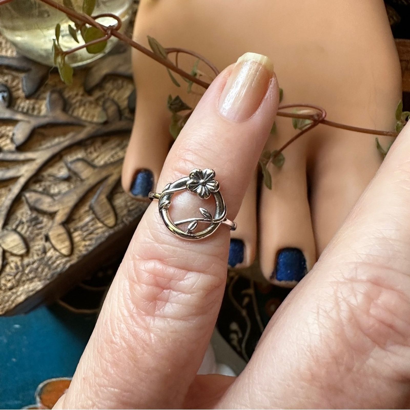 The Unbranded Brand Flower Circle Sterling Silver Toe Ring Size ONE SIZE - 3 Thumbnail