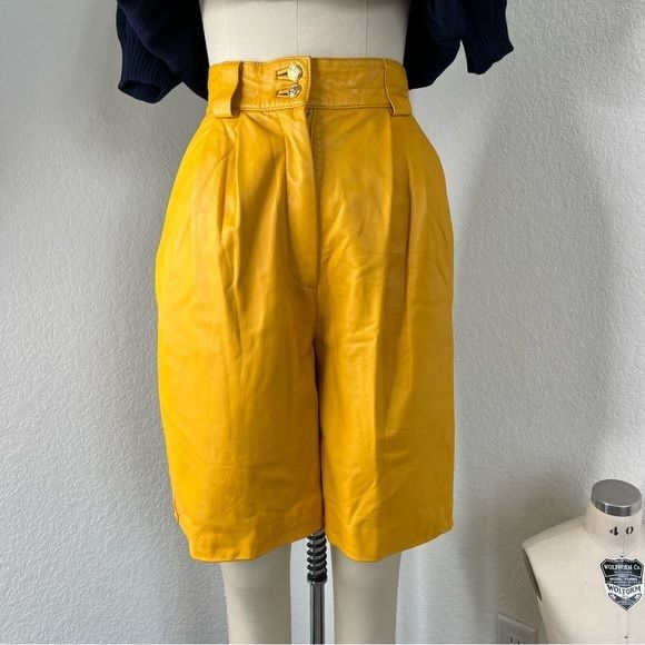 Vintage VTG Cedars Leather Shorts High Rise Size 27" / US 4 / IT 40 - 1 Thumbnail