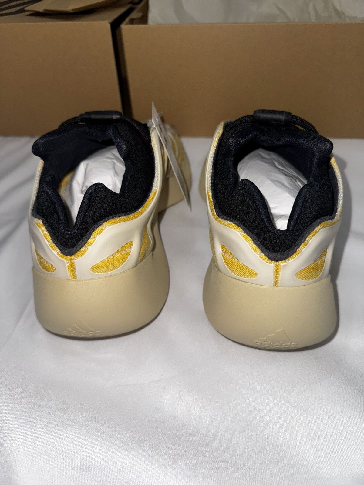 Yeezy Adidas Yeezy 700 V3 'Safflower' Size US 10 / EU 43 - 4 Thumbnail