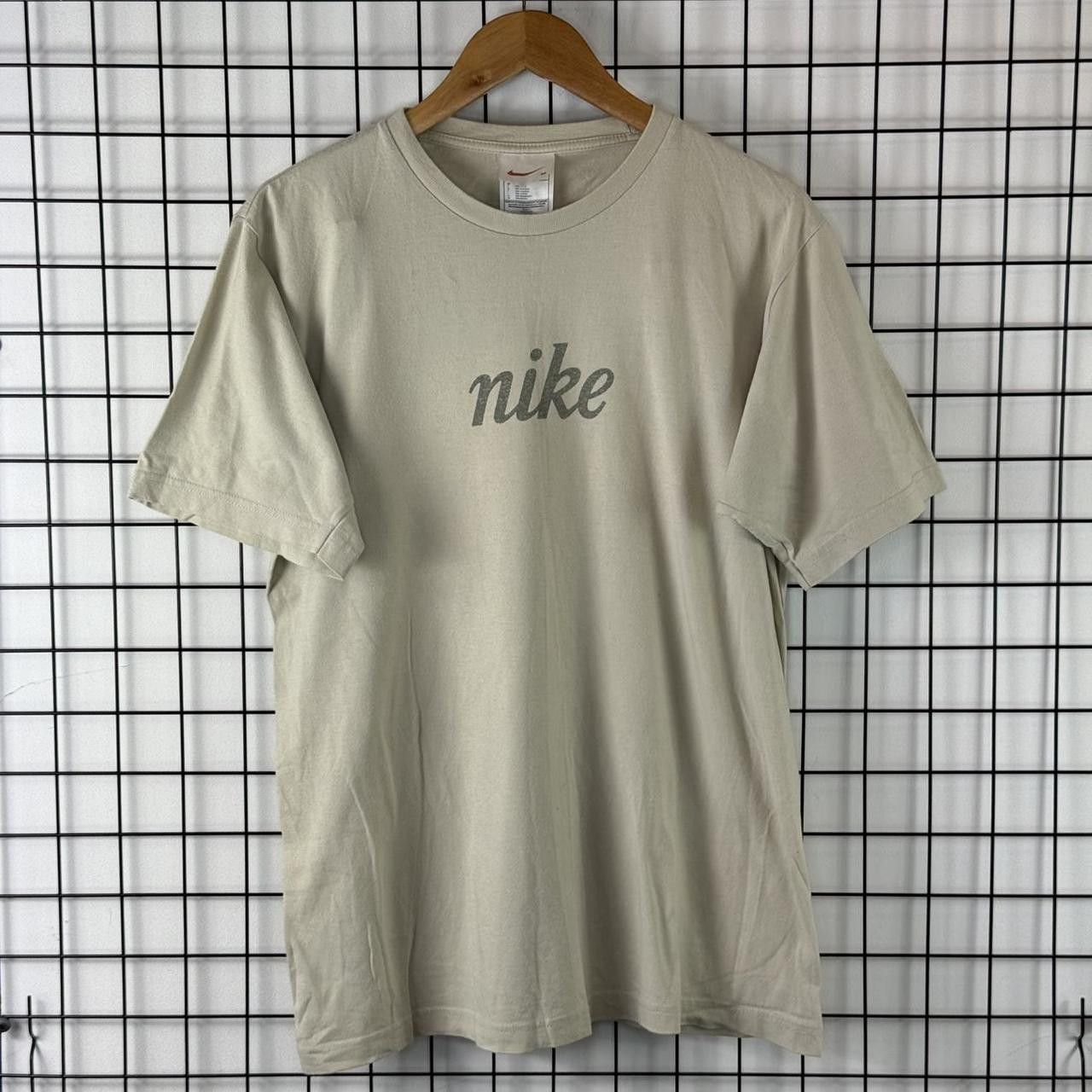 Nike Nike Vintage 90s T shirt Tee Beige Size US L / EU 52-54 / 3 - 1 Thumbnail