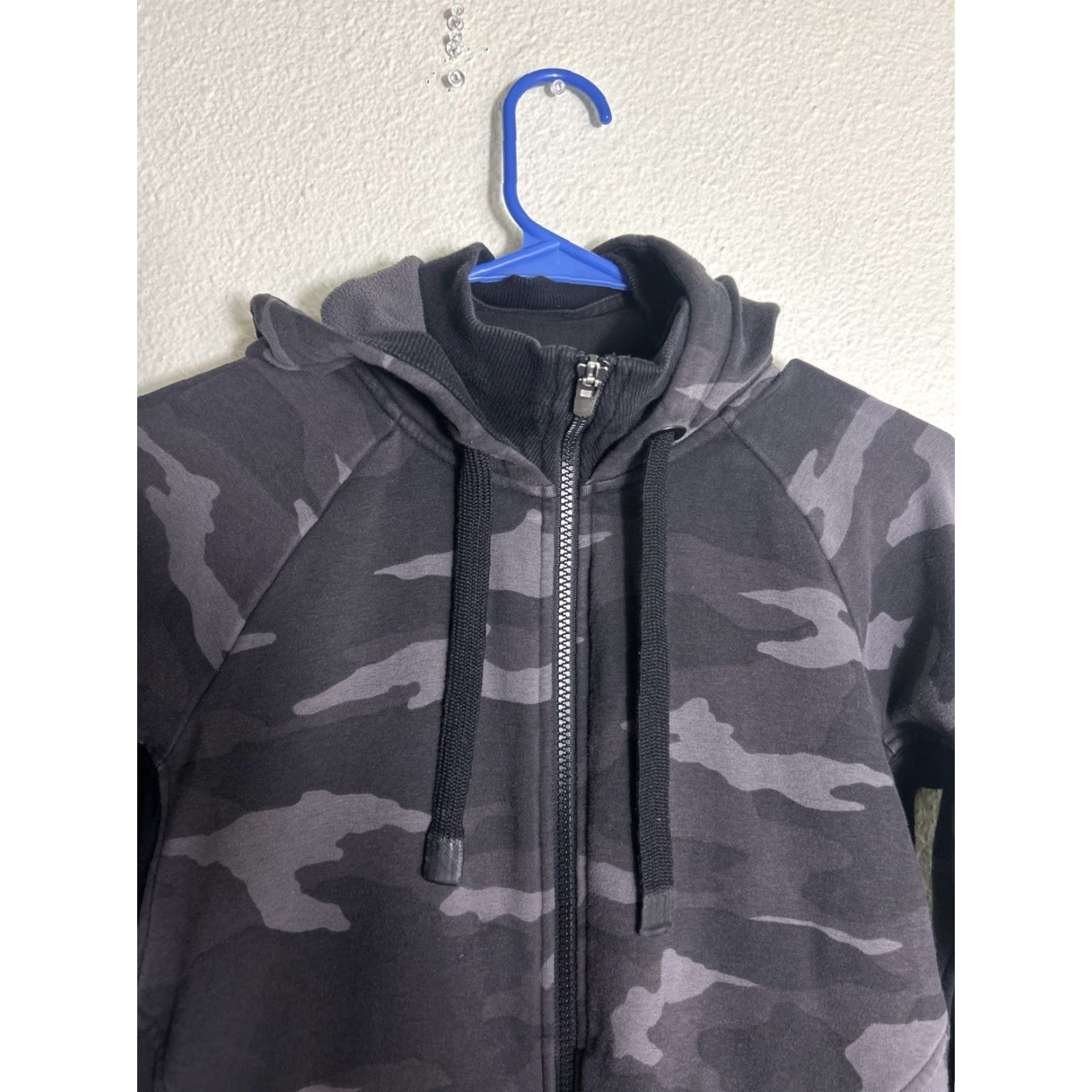 Athleta VINTAGE Athleta Triumph Printed Camo Full Zip Hoodie Sweatshirt Small Black Gray 511504 Size S / US 4 / IT 40 - 4 Thumbnail