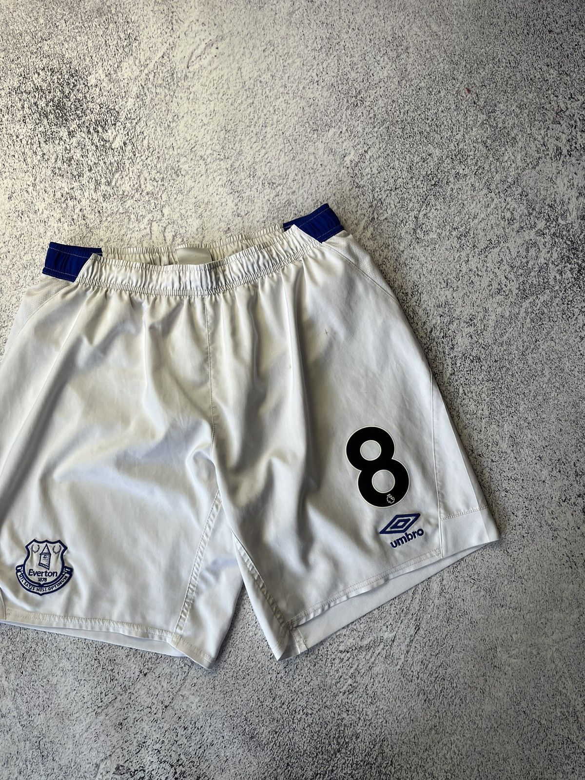 Other Everton Umbro Shorts #8 Size L Size US 34 / EU 50 - 4 Thumbnail