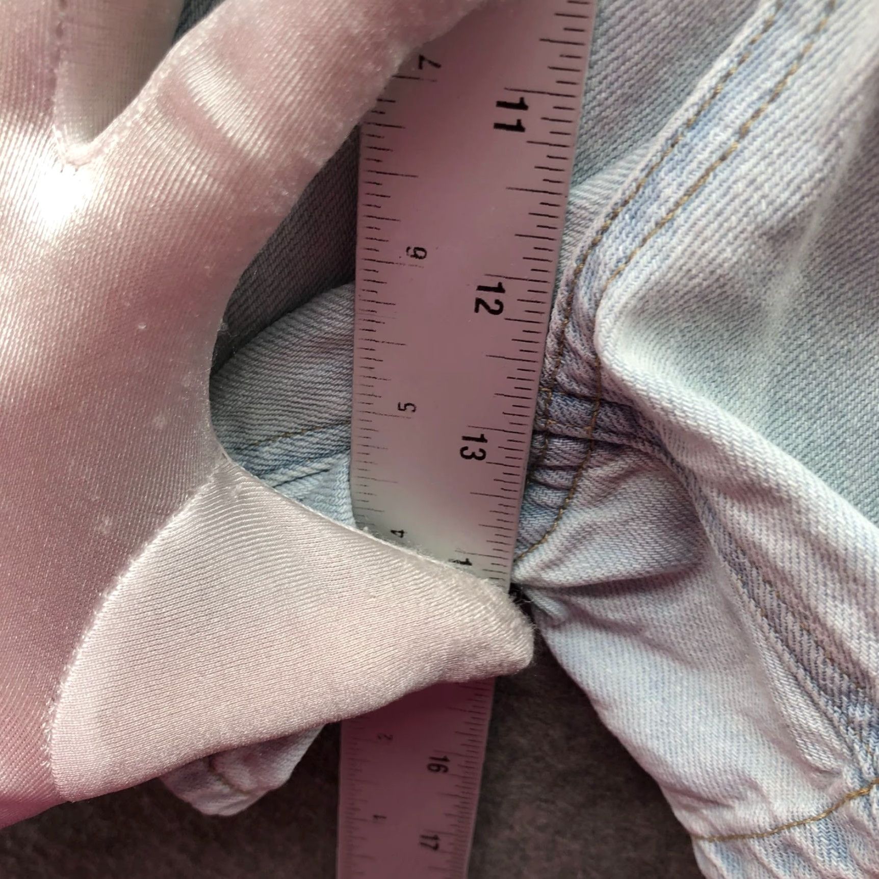 Uniqlo Uniqlo High Waisted Wide Leg Belted Denim Shorts Womens 25 Light Blue Wash Size 42" / US 20 - 5 Thumbnail