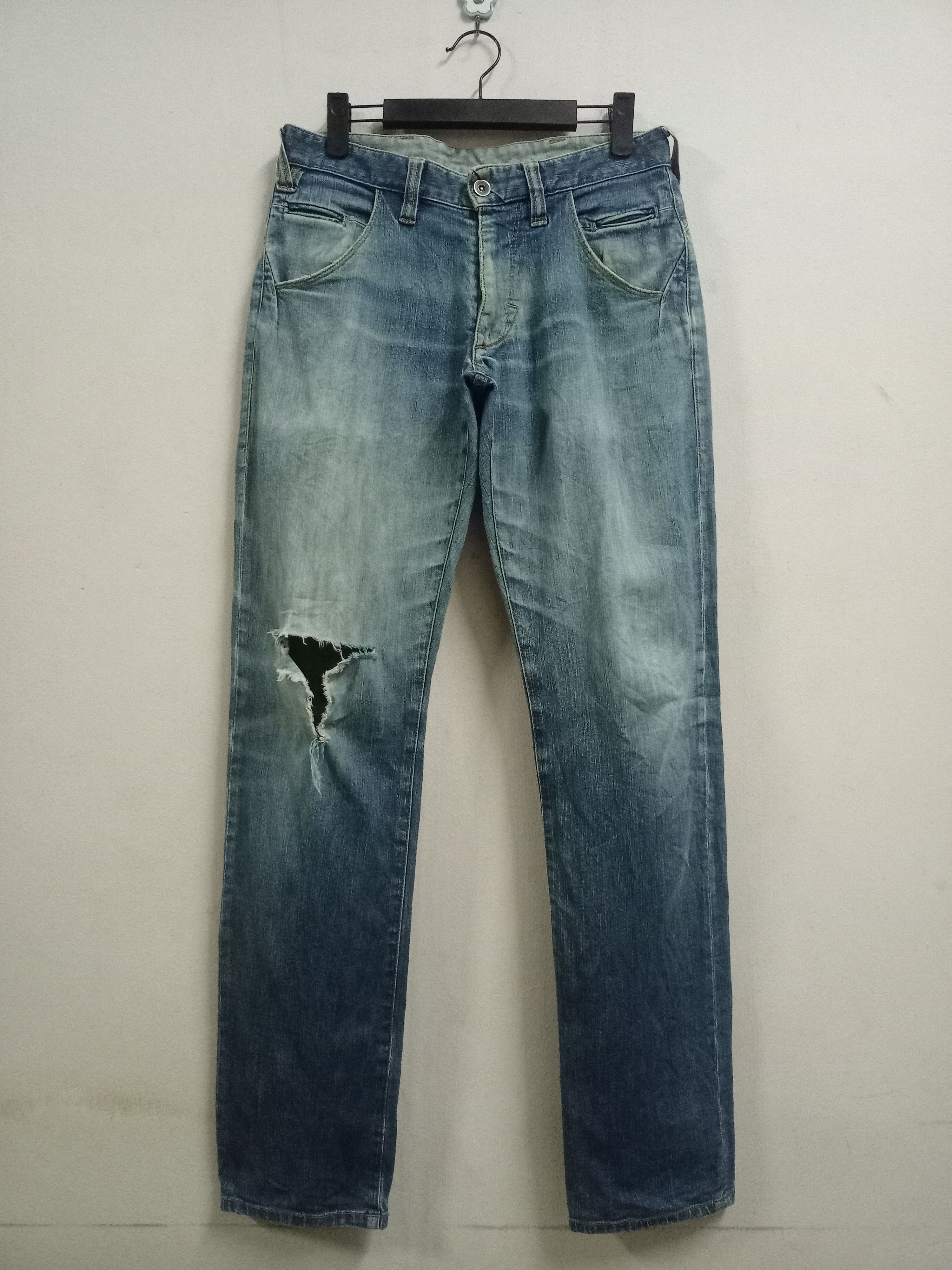 Japanese Brand Vintage Japanese Brand Buckle Style Ripped Jeans 29x32 Size US 29 - 1 Thumbnail