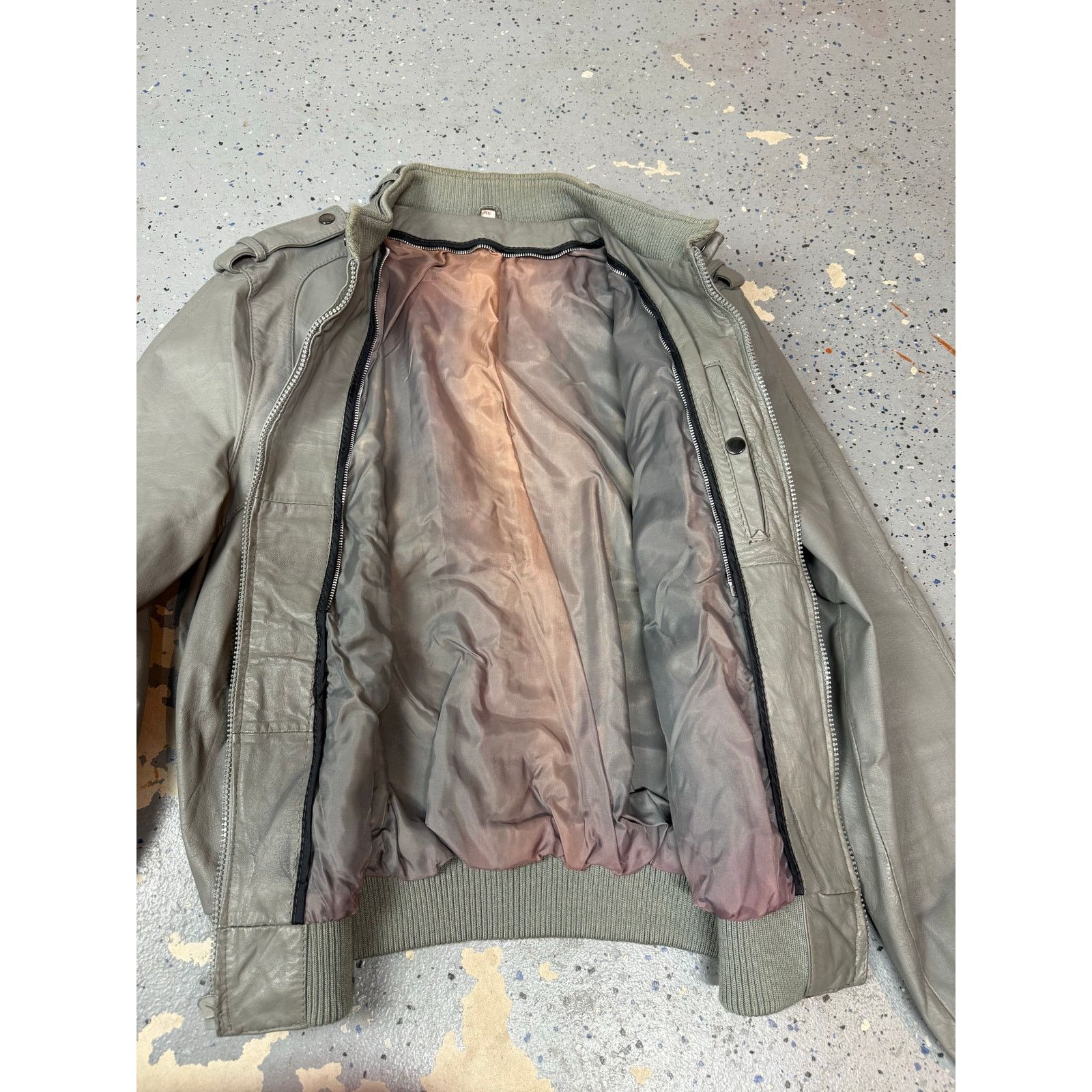 Vintage Vintage European-style café racer leather jacket Size US L / EU 52-54 / 3 - 7 Thumbnail