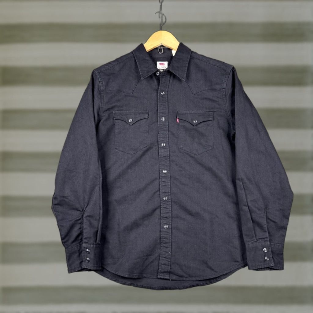 VINTAGE Levi's Shirt Mens M Black Denim Western Pearl Snap Cotton Rodeo Shirt