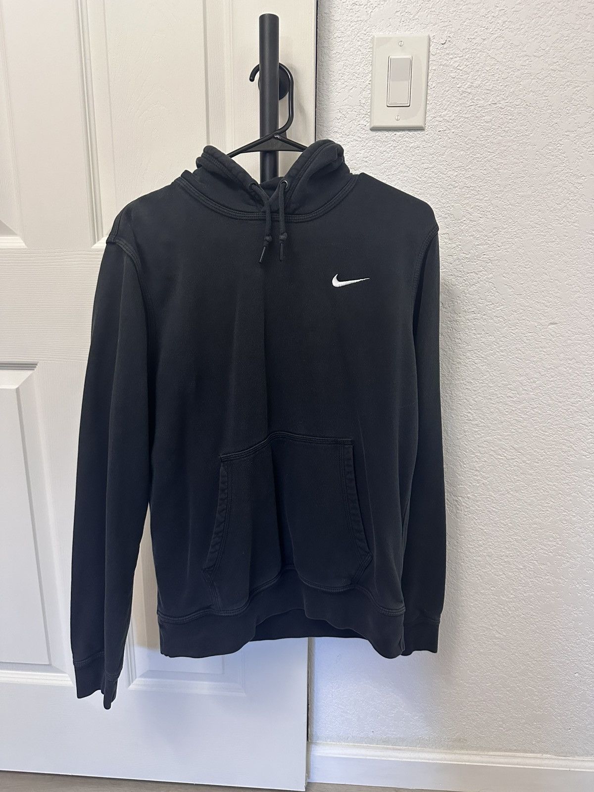 Nike Vintage Nike Hoodie Men’s Medium Black Pullover Swoosh Size US M / EU 48-50 / 2 - 1 Thumbnail