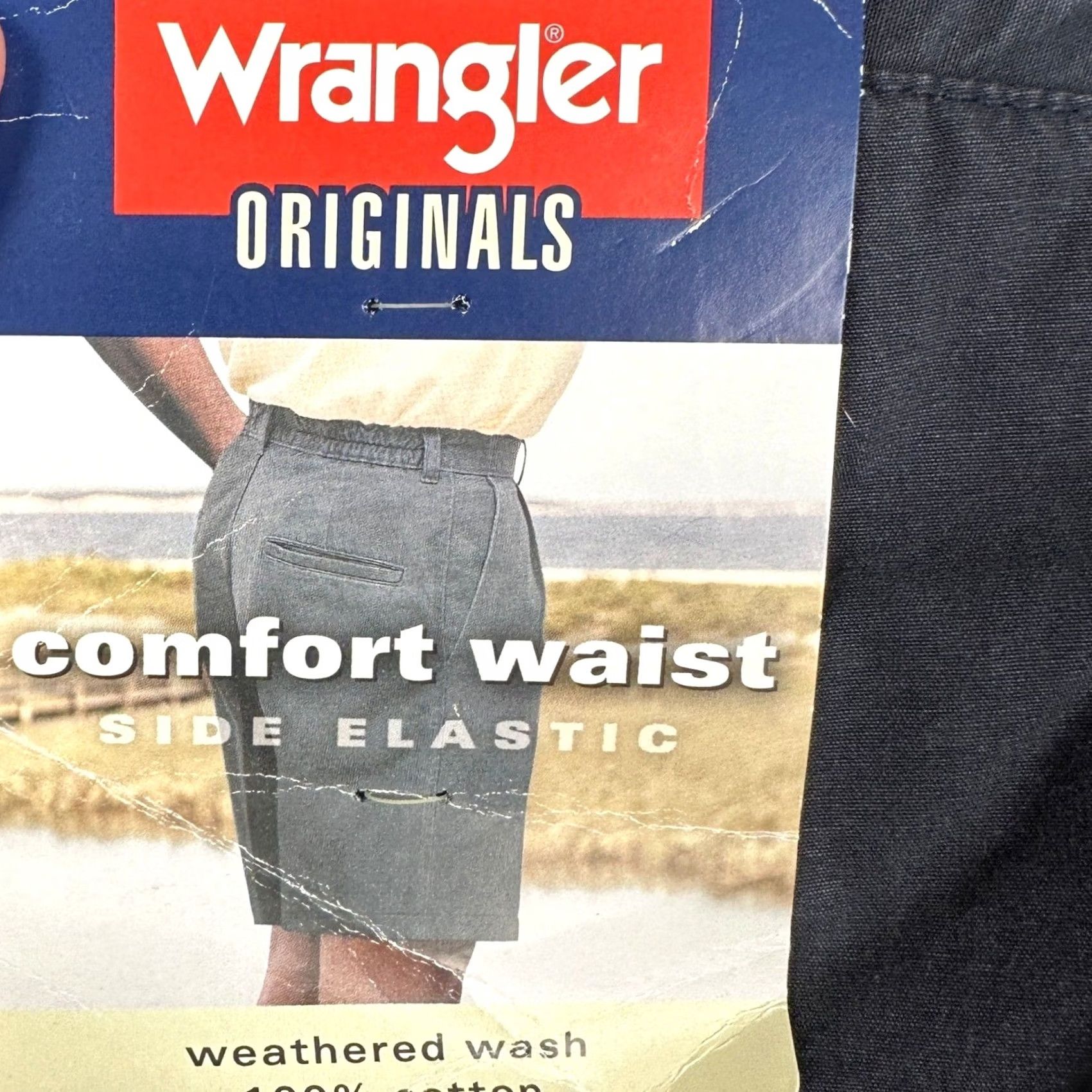 Wrangler VINTAGE Wrangler Shorts Mens 38 Navy Blue Chino Comfort Elastic Waist Pleated Shorts Size US 38 / EU 54 - 4 Thumbnail
