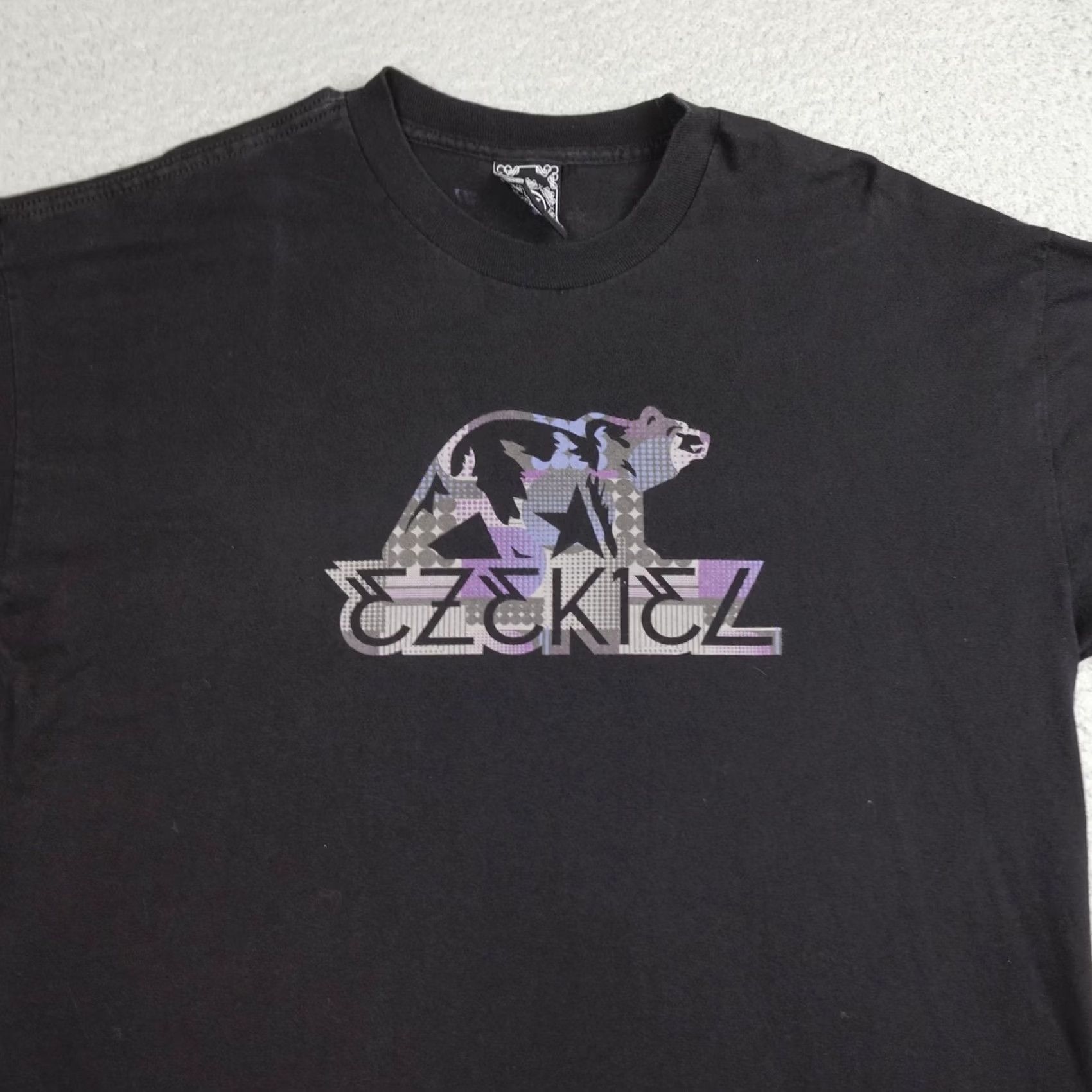 Vintage VINTAGE Ezekiel Shirt Mens XL Black Bear Graphic Tee Made In USA Skateboard Size US XL / EU 56 / 4 - 4 Thumbnail