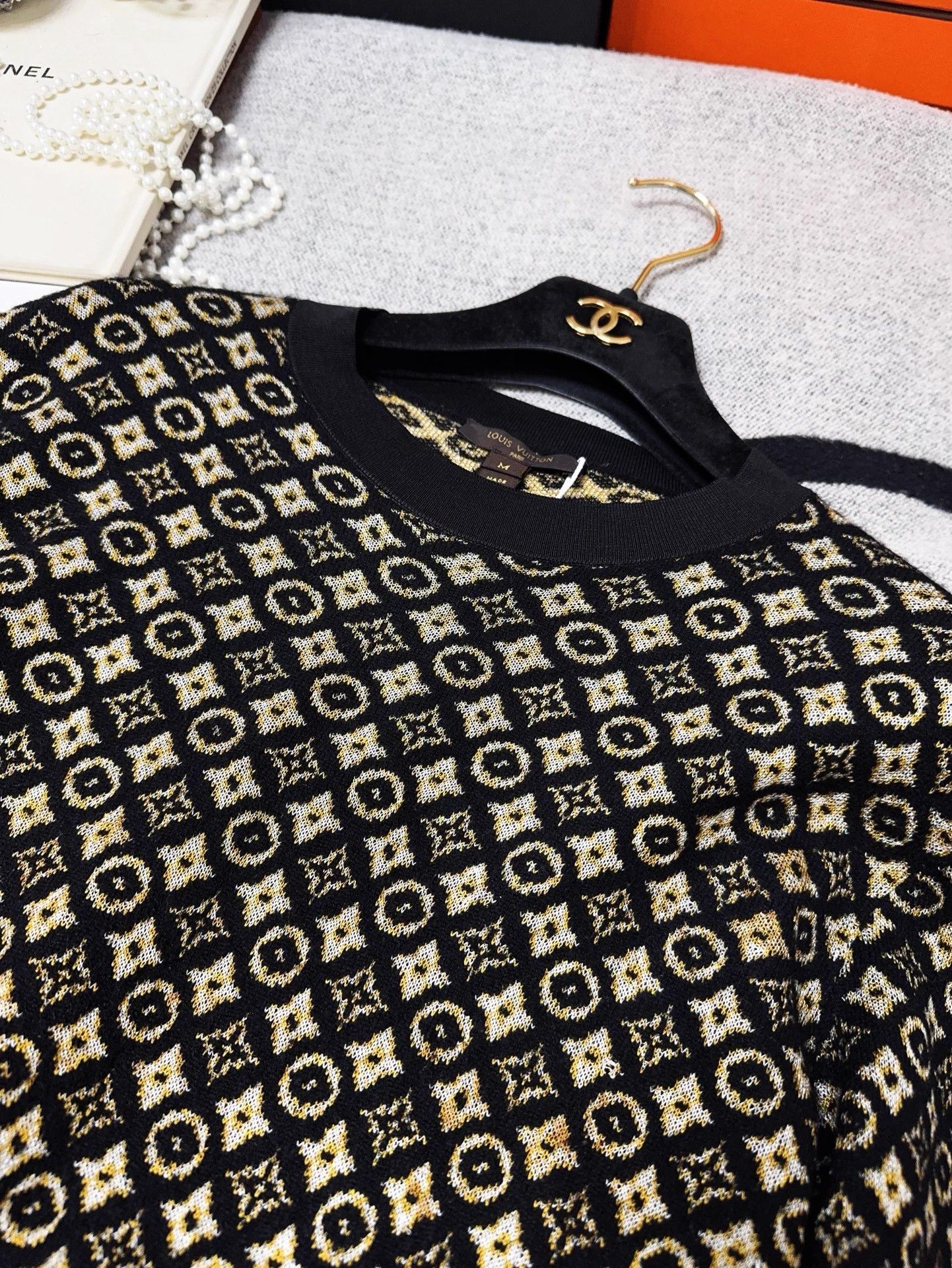 Louis Vuitton LV Monogram All Over Black Colorblock Knit Sweater M Size M / US 6-8 / IT 42-44 - 8 Thumbnail