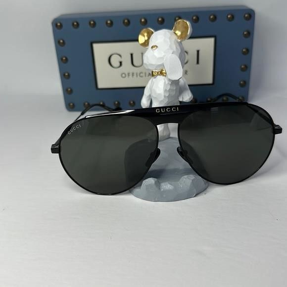 Gucci Authentic Gucci super light, stylish and bold design. The la Size ONE SIZE - 8 Thumbnail