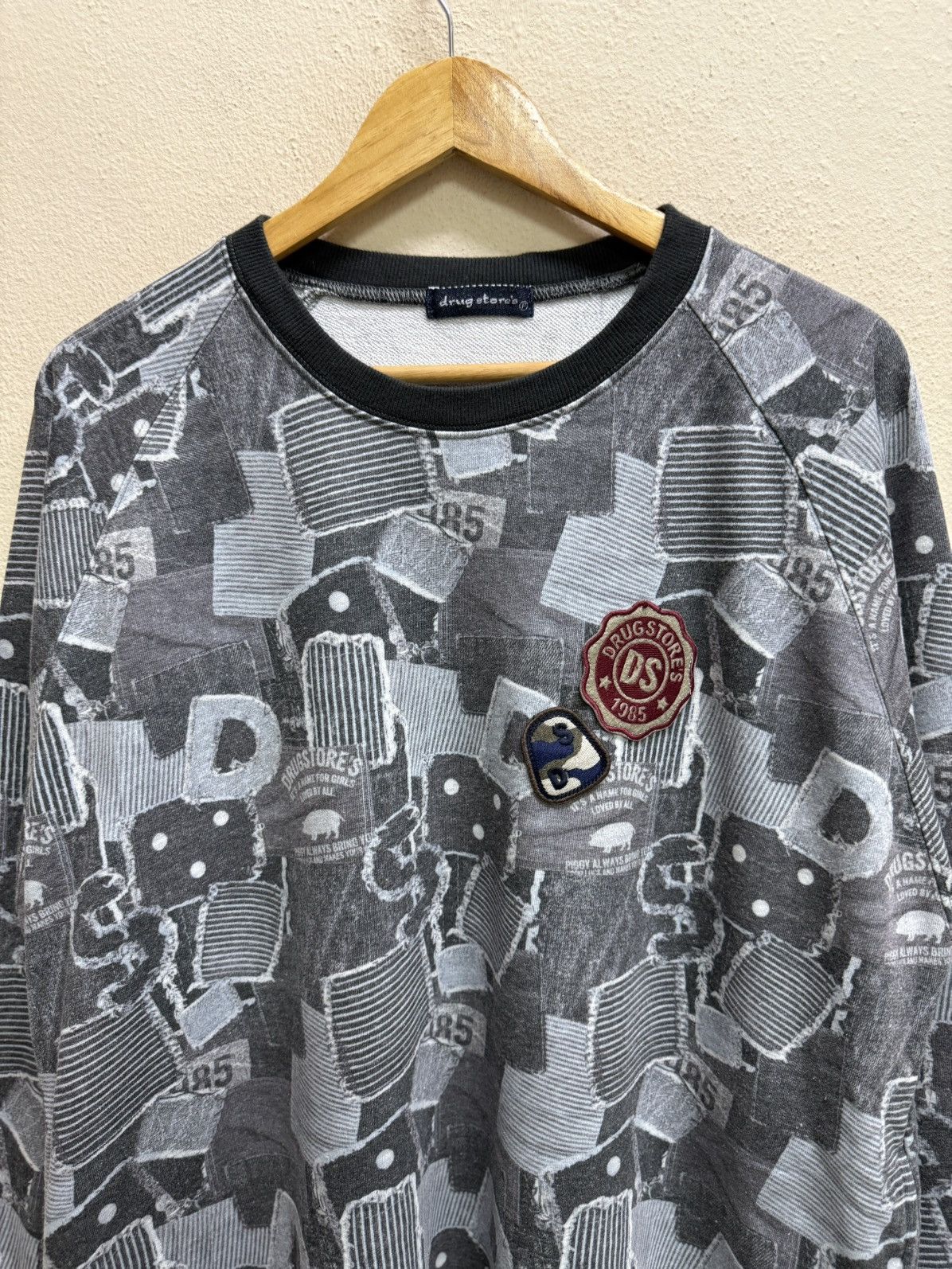 Japanese Brand DRUG STORE ALLOVEPRINT POCKET SWEATSHIRT Size US XL / EU 56 / 4 - 16 Thumbnail
