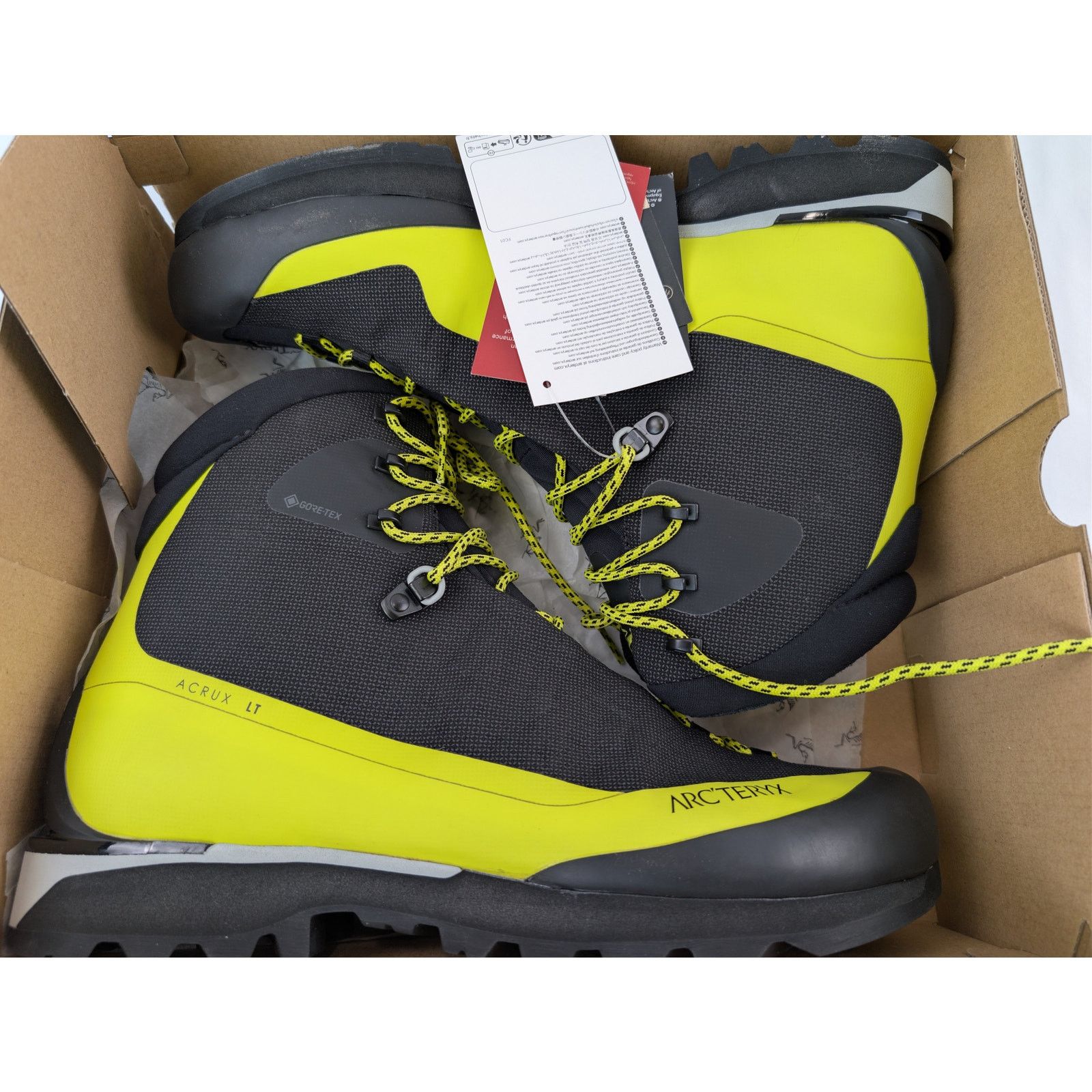Arc'teryx o1rshd1 Acrux LT GTX mountaineering boots in black/yellow Size US 13 / EU 46 - 20 Thumbnail