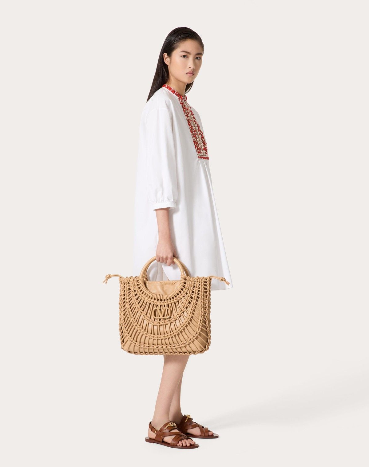 Valentino o1s1wg110525 Embroidered Compact Short Dress in White Size M / US 6-8 / IT 42-44 - 3 Thumbnail