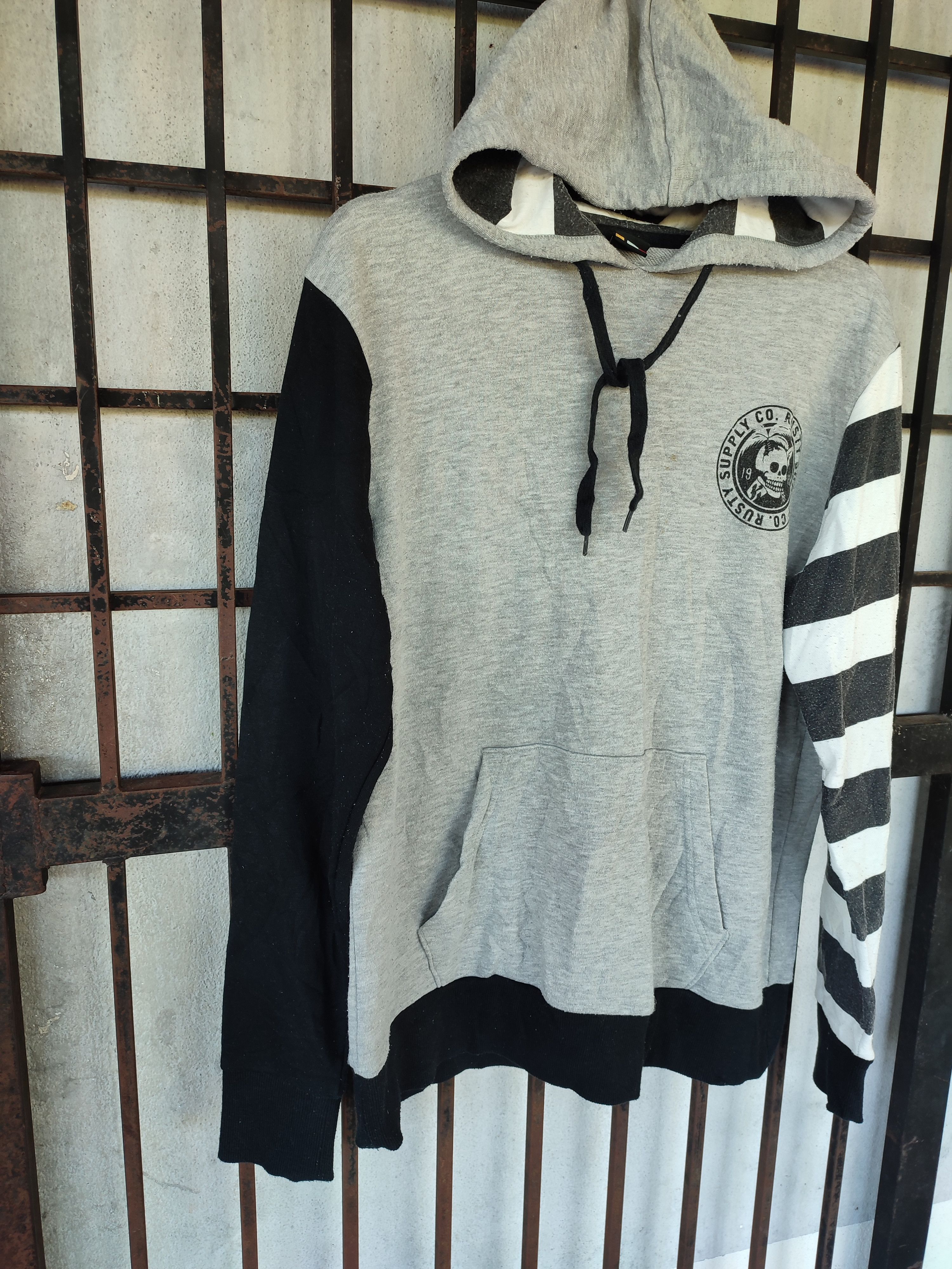 Japanese Brand Crazy Vintage Rusty Skull Hoodies Size US M / EU 48-50 / 2 - 6 Thumbnail