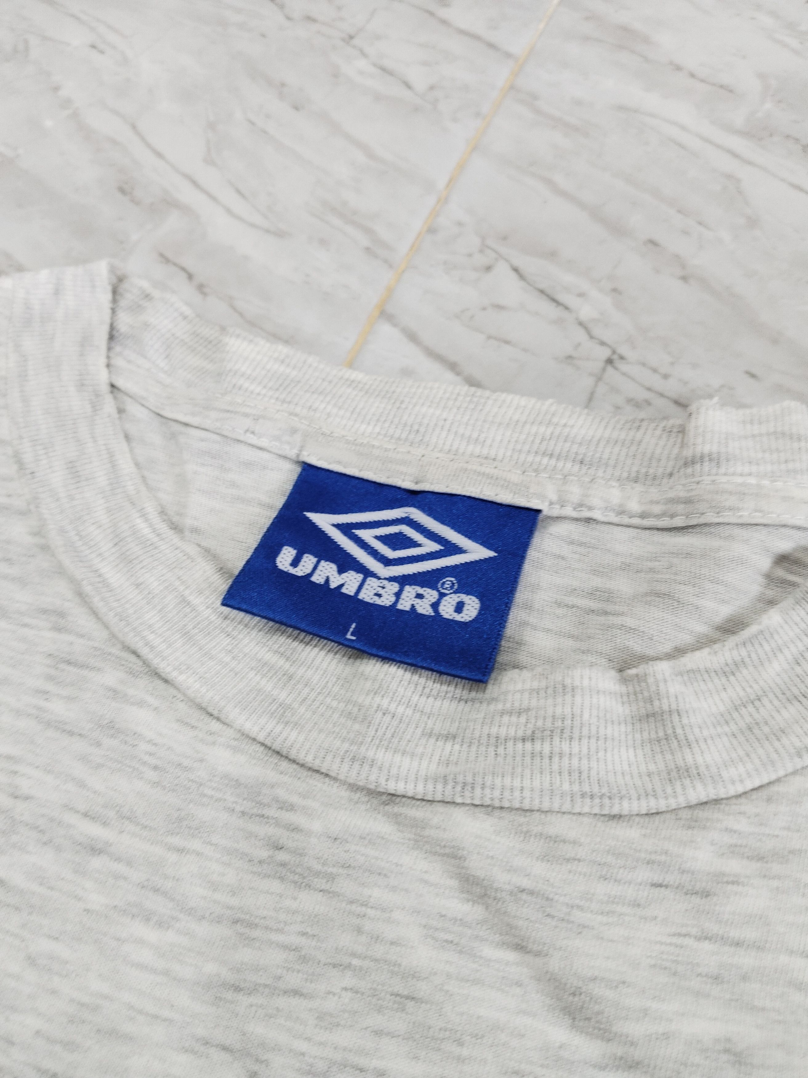 Umbro × Vintage Vtg Distressed Umbro Manchester united Football Club Tshirt Size US L / EU 52-54 / 3 - 4 Thumbnail