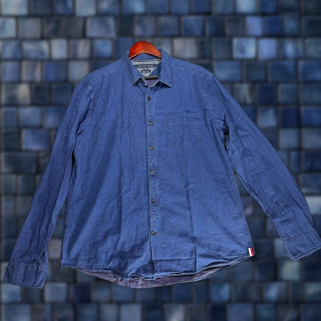 Tommy Hilfiger Tommy Hilfiger Shirt Mens Large Blue Dot Button Down Custom Fit Pocket Hem Logo Size US L / EU 52-54 / 3 - 1 Thumbnail
