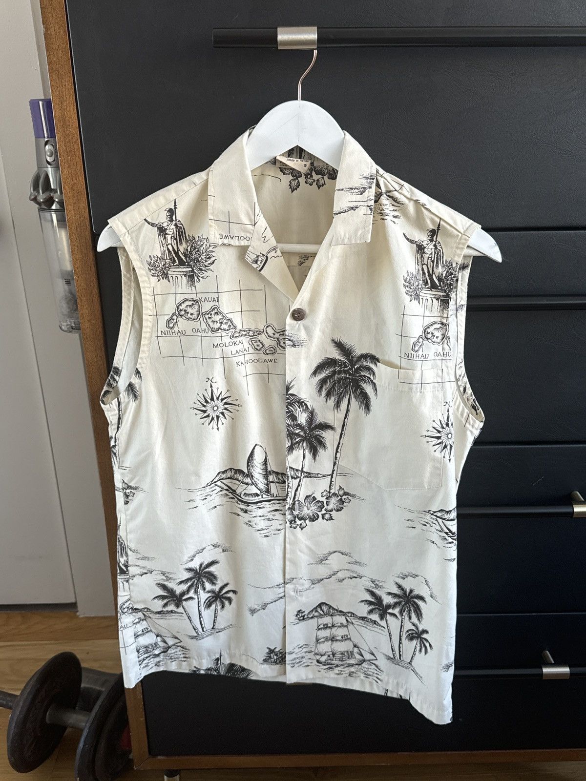 Vintage Vintage Hawaiian sleeveless button down Size US S / EU 44-46 / 1 - 3 Thumbnail