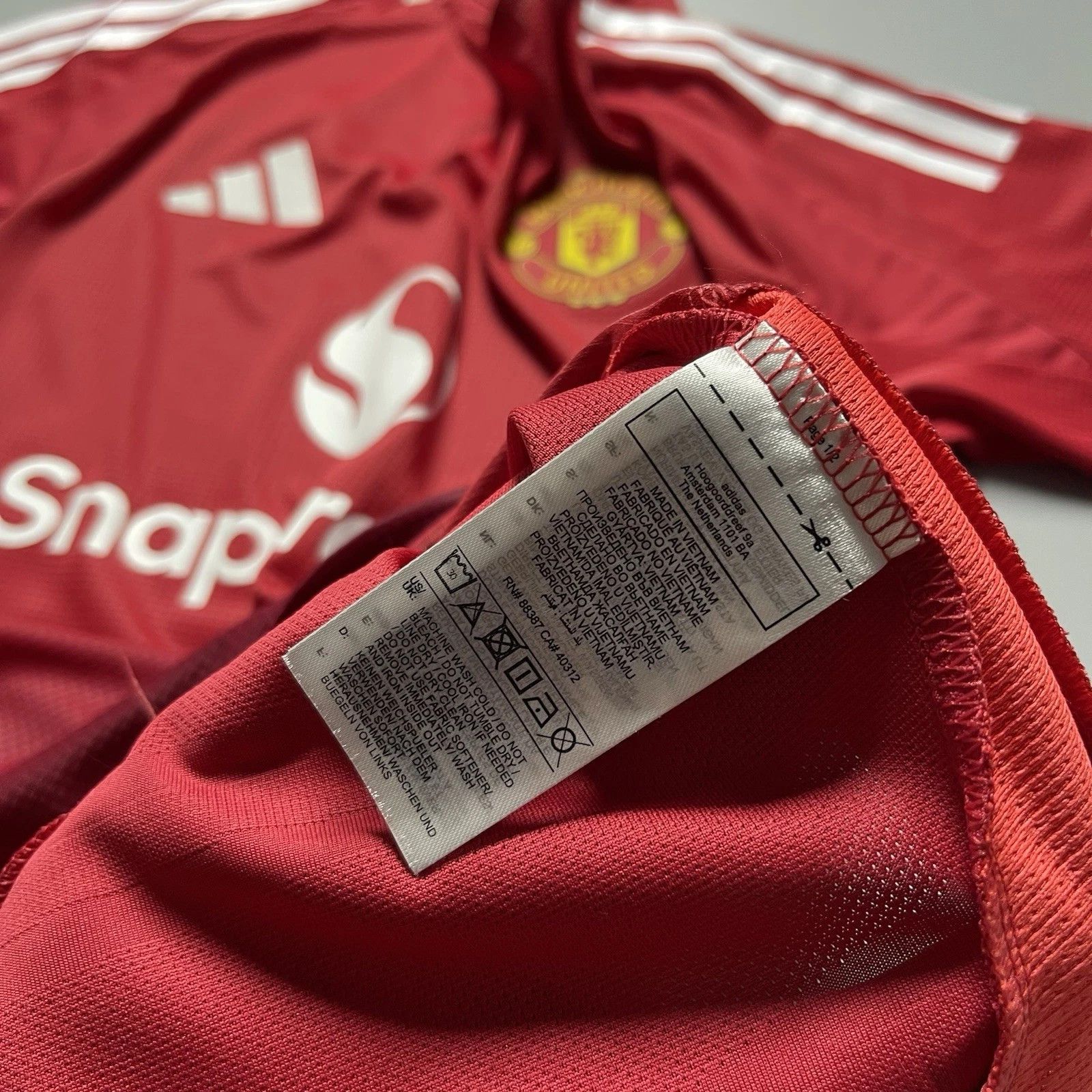Adidas MAN UNITED ADIDAS 2024/2025 FOOTBALL HOME JERSEY #23 SHAW Size US M / EU 48-50 / 2 - 14 Thumbnail