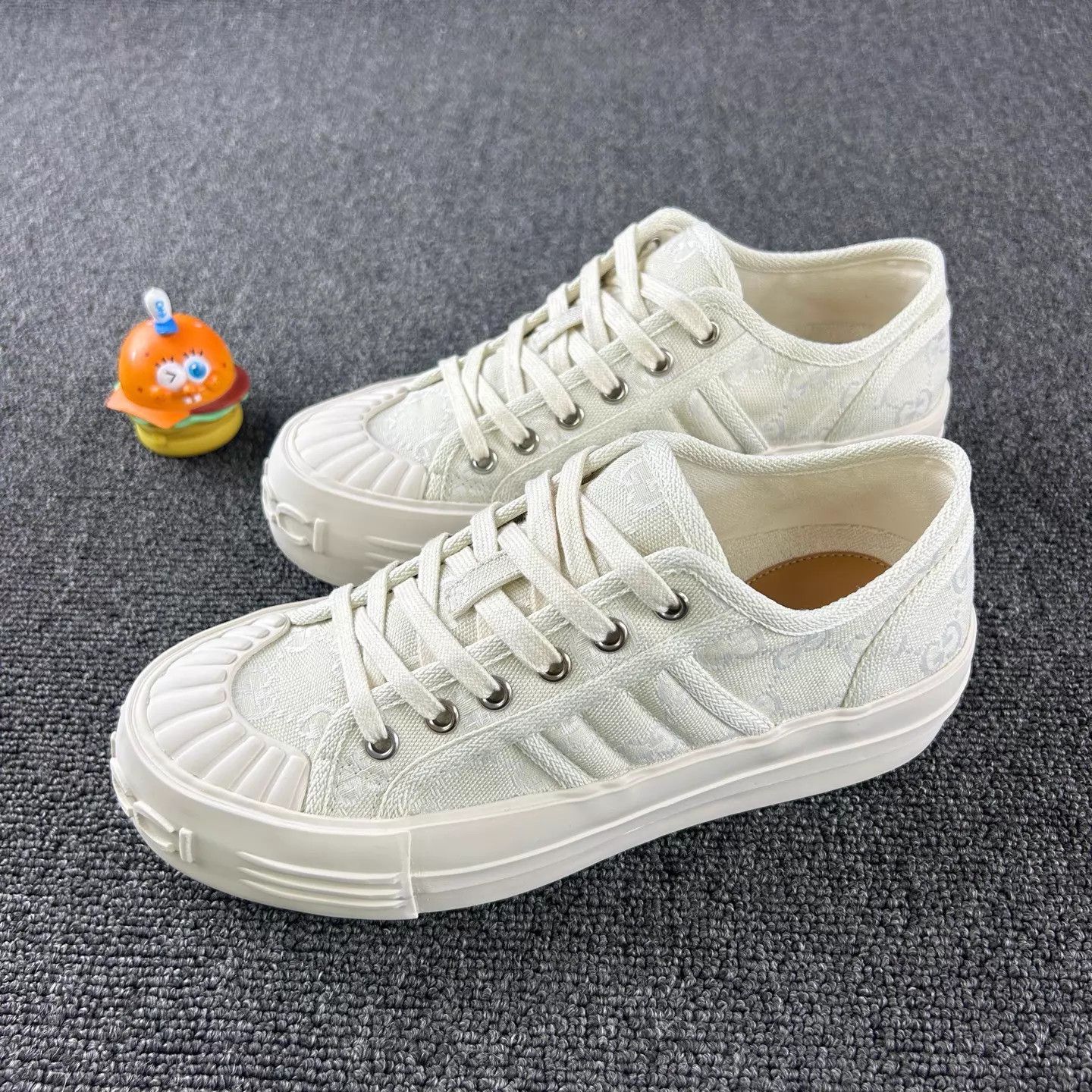 Gucci Gucci Classic Platform Canvas Sneaker EU 36 HB6542 Size US 5.5 / IT 35.5 - 1 Thumbnail